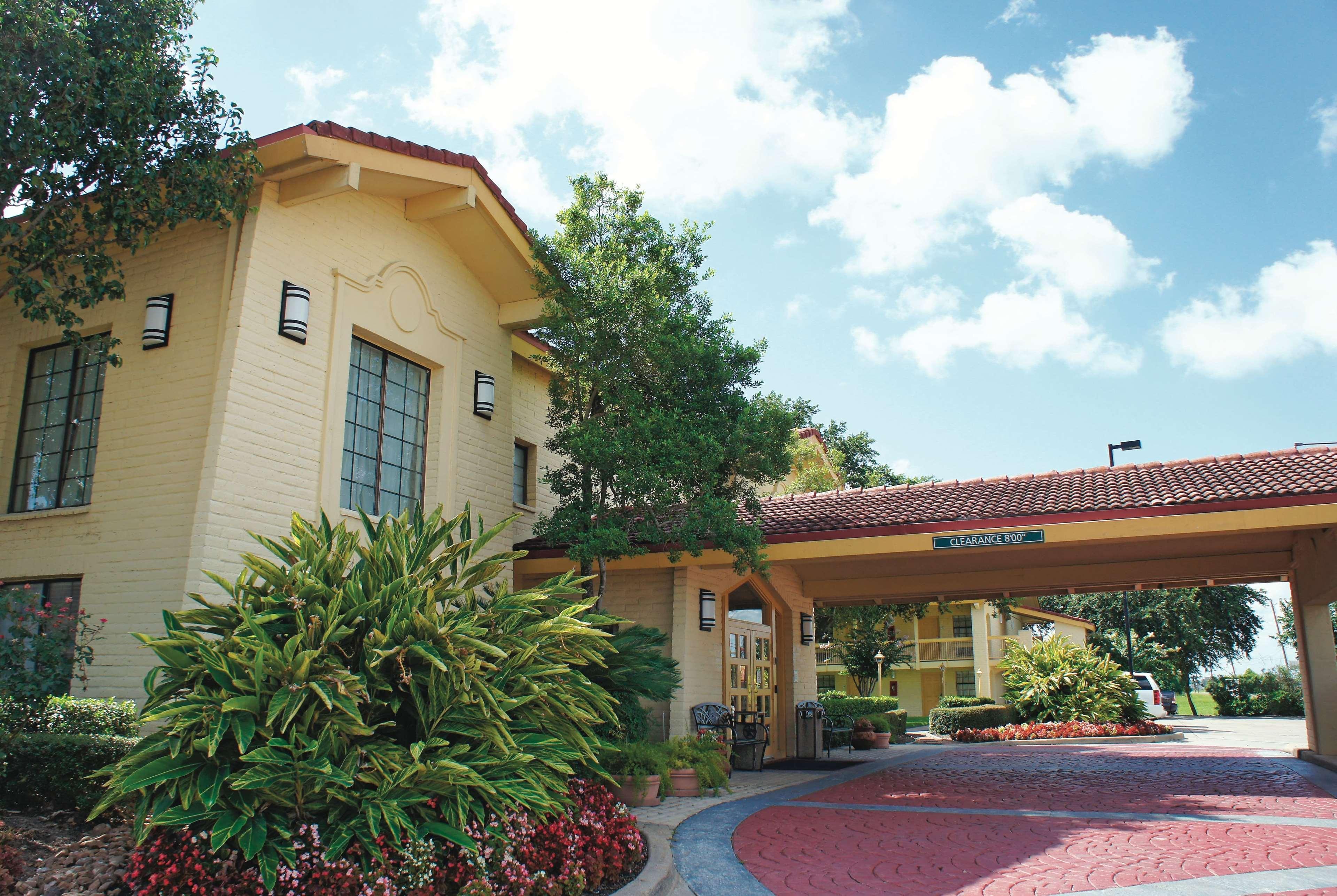 Baymont By Wyndham Houston La Porte Exterior foto