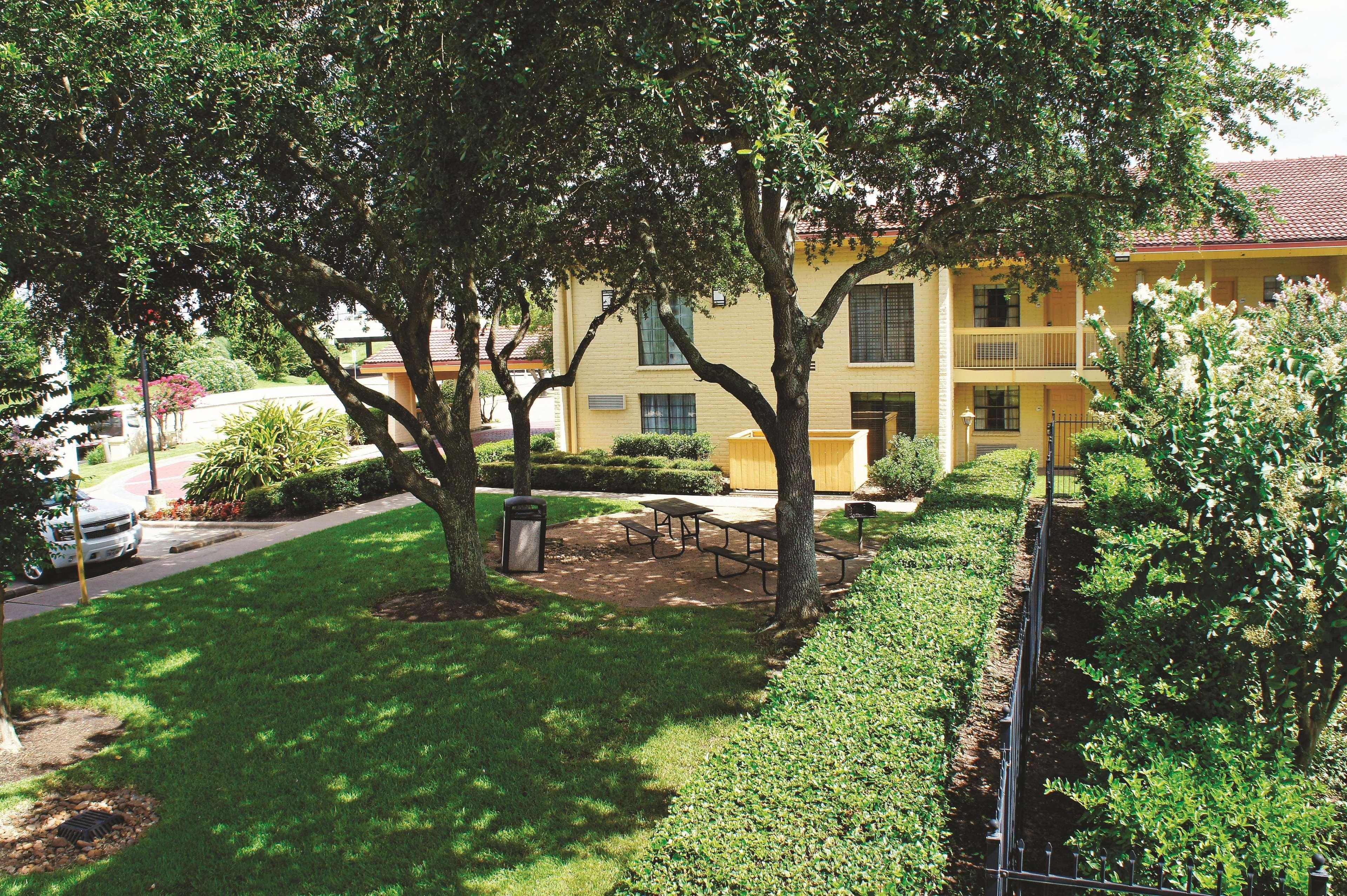 Baymont By Wyndham Houston La Porte Exterior foto